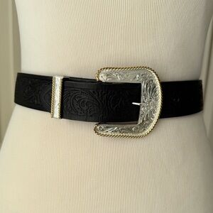 Justin Women’s Black Belt Silver Buckle Gold Trim Small